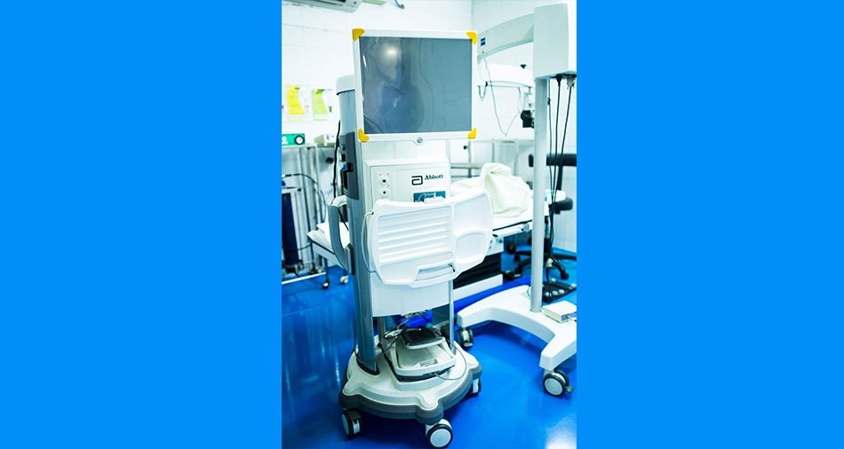 Diagnostic room housing the visual field analyser