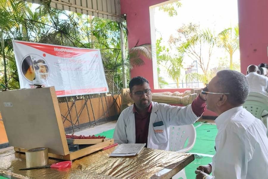 School eye screening drive