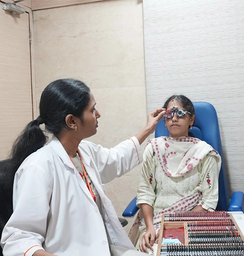 A MediVision consultant explaining a scan to a patient